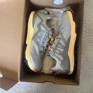 Altra Women’s Trail Running Shoes Size 7.5w NWT